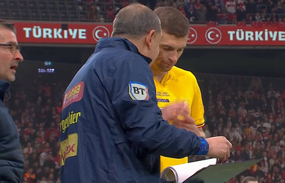 Gestul făcut de Florin Tănase fix înainte să intre pe teren în barajul Turcia - România