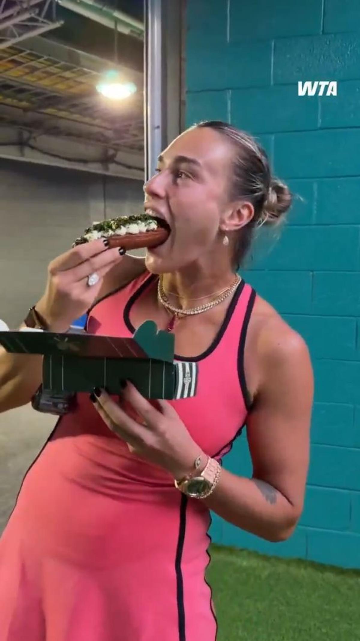 Reacția Arynei Sabalenka când a gustat cel mai scump hot-dog din lume: „Oh, Doamne...” » Cât costă și ce conține