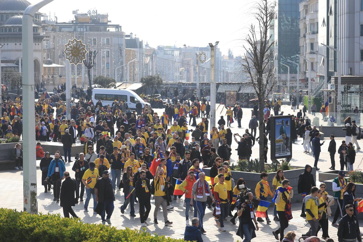 Imagini din jurul stadionului înainte de Turcia - România