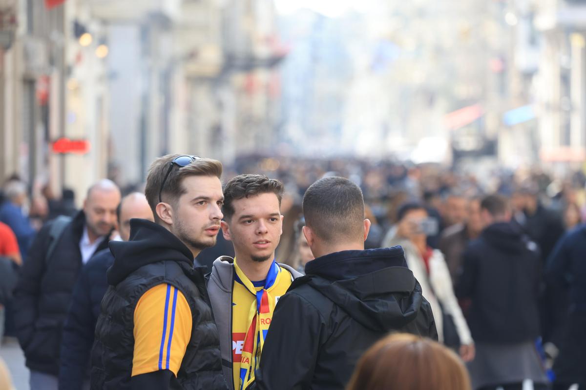 Imagini din jurul stadionului înainte de Turcia - România