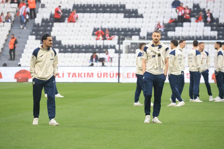 Radu Drăgușin / Turcia - România, fotbaliștii „tricolori” au ieșit la inspecția gazonului / FOTO: Ionuț Iordache (GSP.ro)