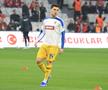 Ianis Hagi / România, la încălzire înaintea meciului cu Turcia / FOTO: GSP.ro