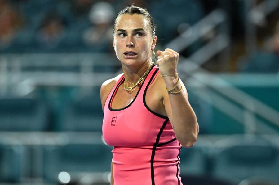Aryna Sabalenka sărbătorind un punct la Miami Foto: Imago Images Sabalenka – Rybakina, ciocnirea așteptată în semifinalele turneului WTA 1000 de la Miami: „Va fi o bătălie!”