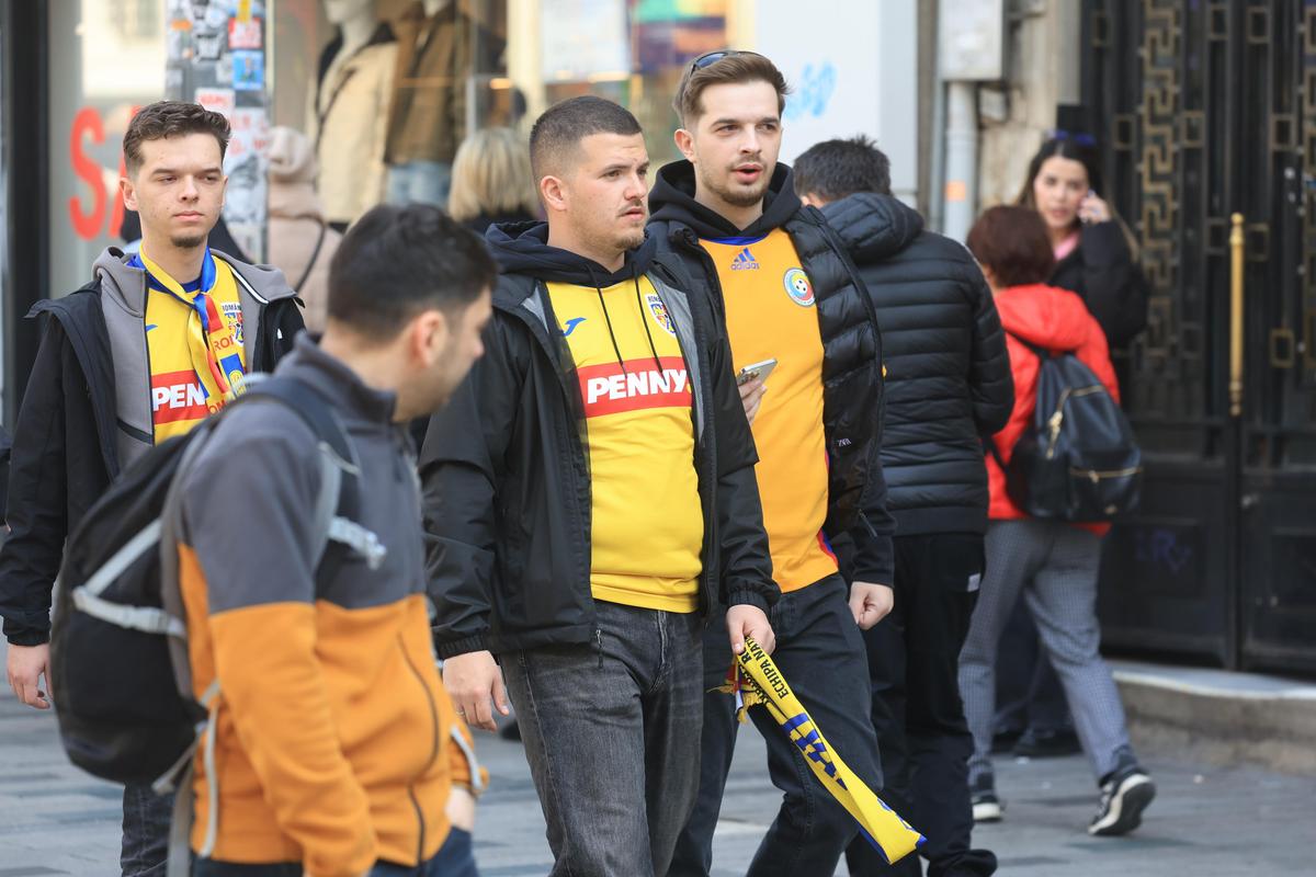 „Zidul galben” a ocupat Piața Taksim din Istanbul, cu Budescu „șef de galerie”: „Ce echipă avem, ne face să bem!”