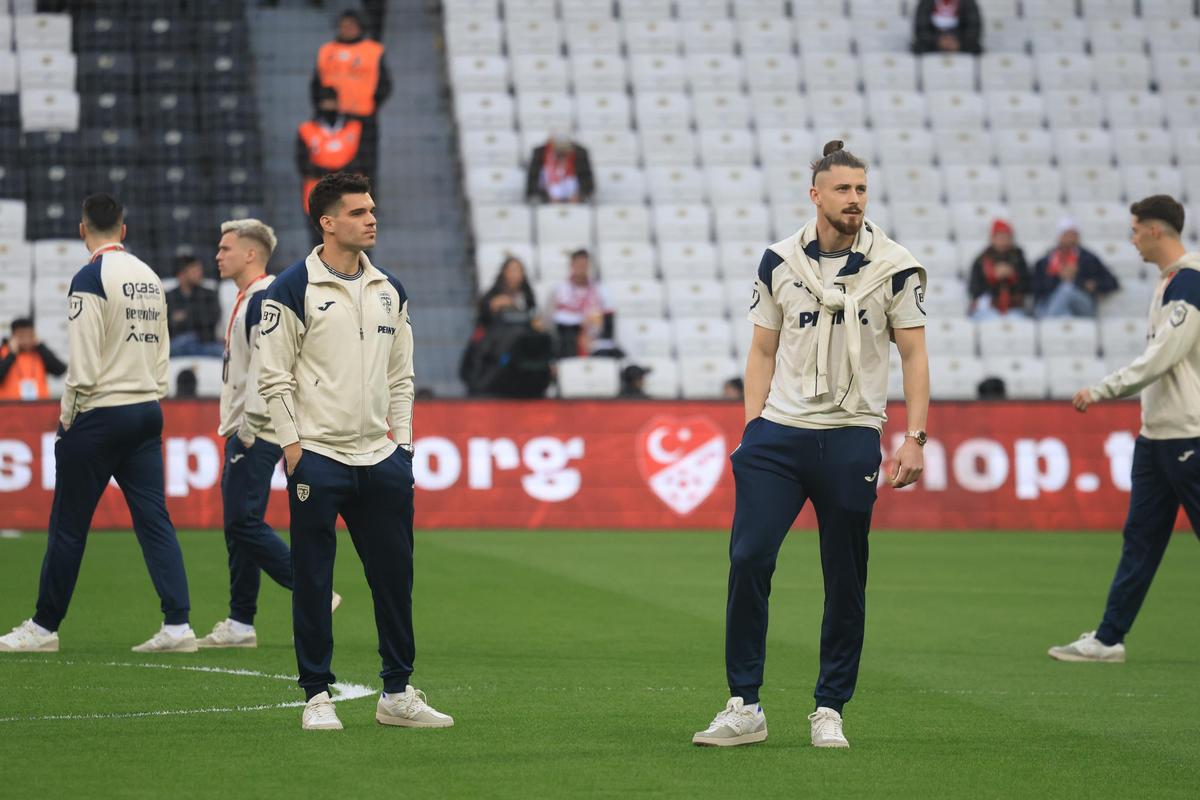 Turcia - România, fotbaliștii „tricolori” la inspecția gazonului și la încălzire