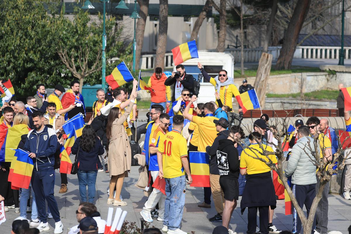 Imagini din jurul stadionului înainte de Turcia - România