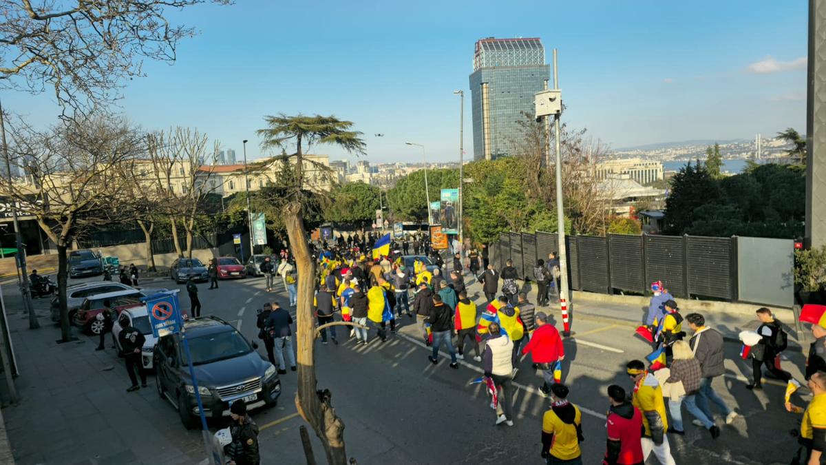 Imagini din jurul stadionului înainte de Turcia - România