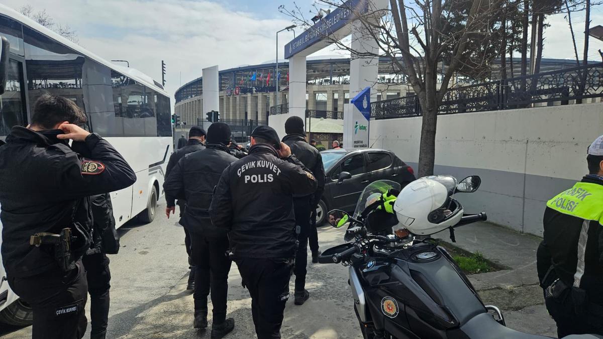 Imagini din jurul stadionului înainte de Turcia - România