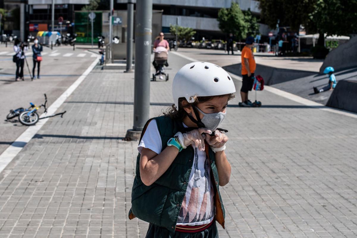 Spaniolii au început să reducă restricțiile » Copiii sub 15 ani au ieșit astăzi afară și au oferit imagini superbe