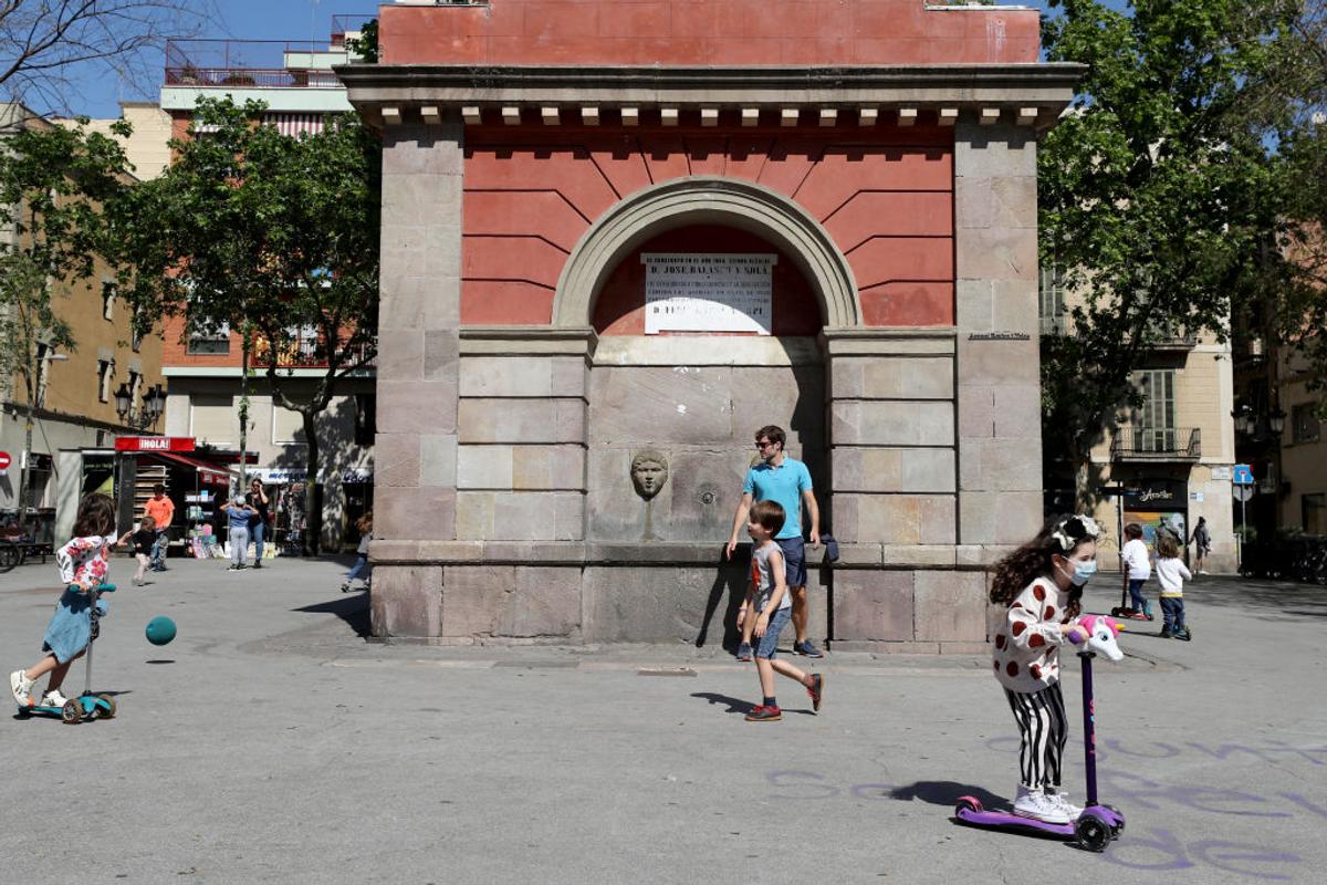 Spaniolii au început să reducă restricțiile » Copiii sub 15 ani au ieșit astăzi afară și au oferit imagini superbe