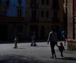 Spaniolii au început să reducă restricțiile » Copiii sub 15 ani au ieșit astăzi afară și au oferit imagini superbe