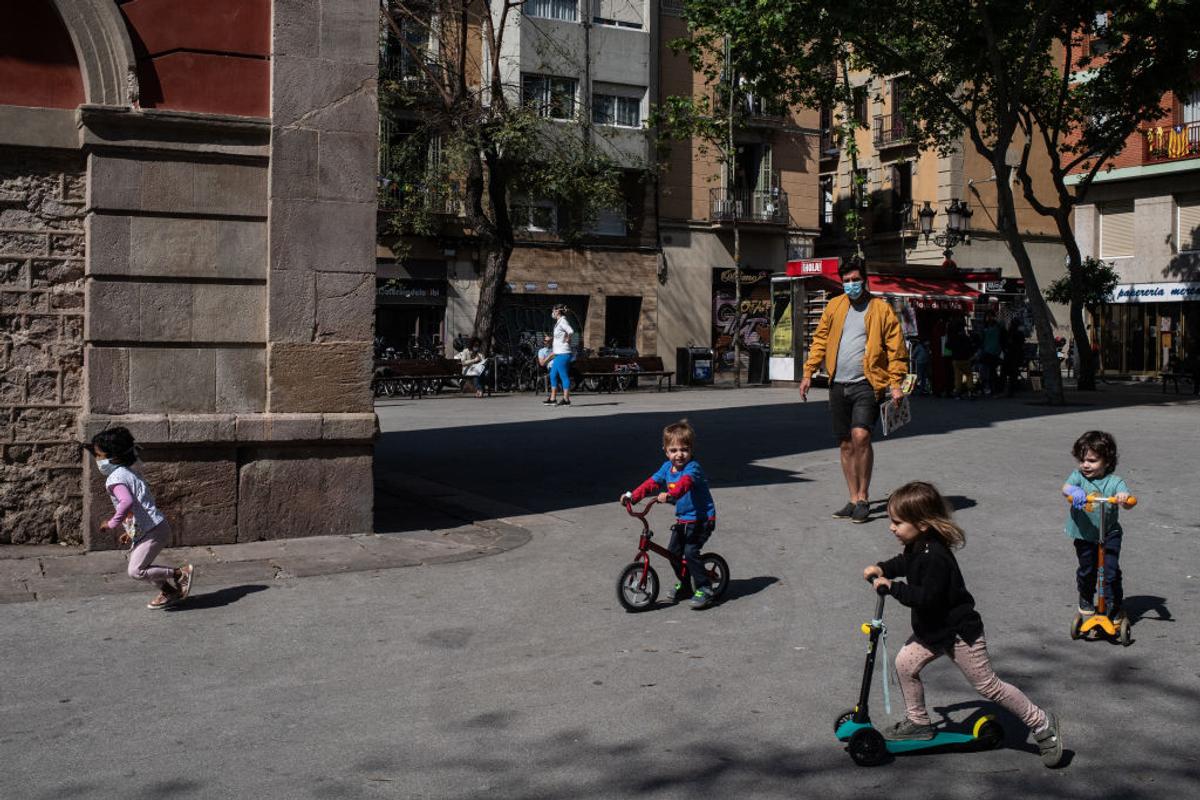 Ministrul Marcel Vela a elucidat misterul gecii de piele: „Se pare că ea nu este orice geacă” :)