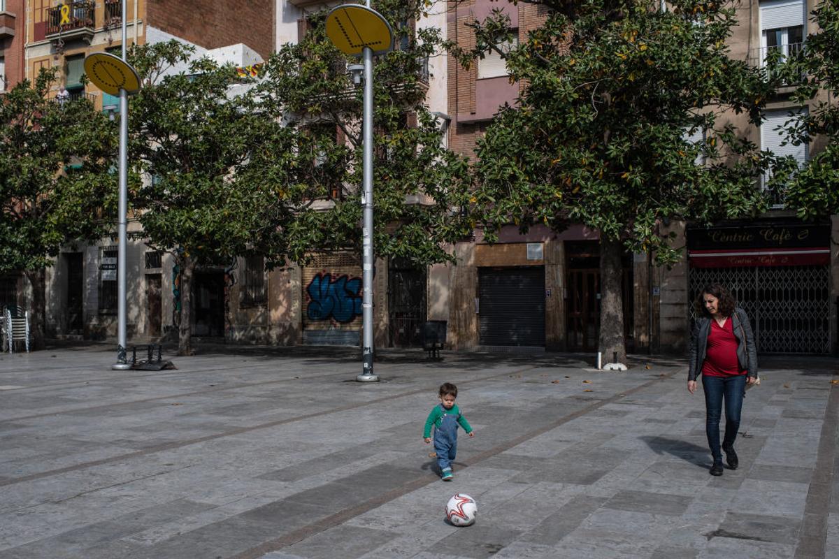 Spaniolii au început să reducă restricțiile » Copiii sub 15 ani au ieșit astăzi afară și au oferit imagini superbe