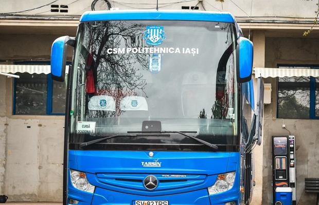 Autocarul lui Poli Iași, blocat de ultrași » Ce au cerut fanii