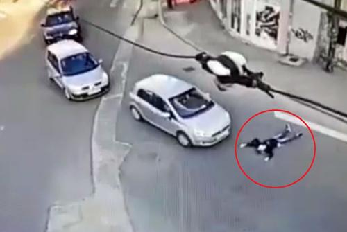 Un moment neverosimil a avut loc în traficul din București / Captură Facebook Daniel Zontea