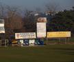 Fără fotbal, dar cu stadion! Imagine rară într-un oraș din România: bloc de locuințe în incinta arenei