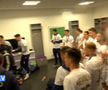 Mircea Lucescu, așa cum nu l-ați mai văzut! A fost aruncat în sus și udat cu șampanie în vestiar