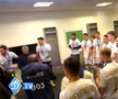 Mircea Lucescu, așa cum nu l-ați mai văzut! A fost aruncat în sus și udat cu șampanie în vestiar