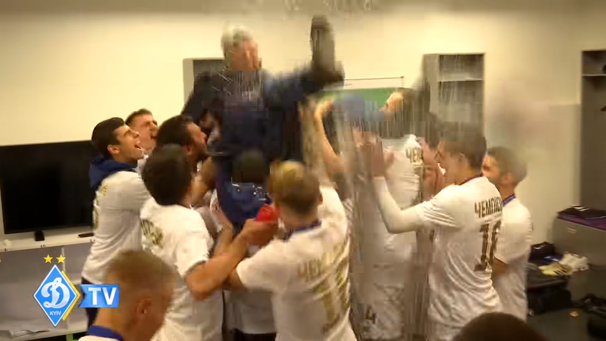 FOTO Mircea Lucescu a ieșit campion cu Dinamo Kiev. Imagini din vestiar