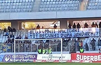 Niciun meci fără incidente! Jandarmii au intervenit în forță la derby-ul U Cluj - Petrolul