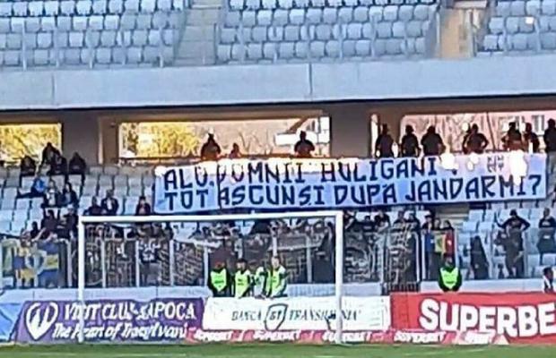 Niciun meci fără incidente! Jandarmii au intervenit în forță la derby-ul U Cluj - Petrolul
