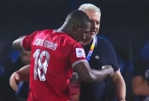 Al Shabab, formația antrenată de Marius Șumudică, a câștigat cu 2-0 deplasarea de la  Al-Jazira și a încheiat fără eșec grupa B a Ligii Campionilor Asiei.