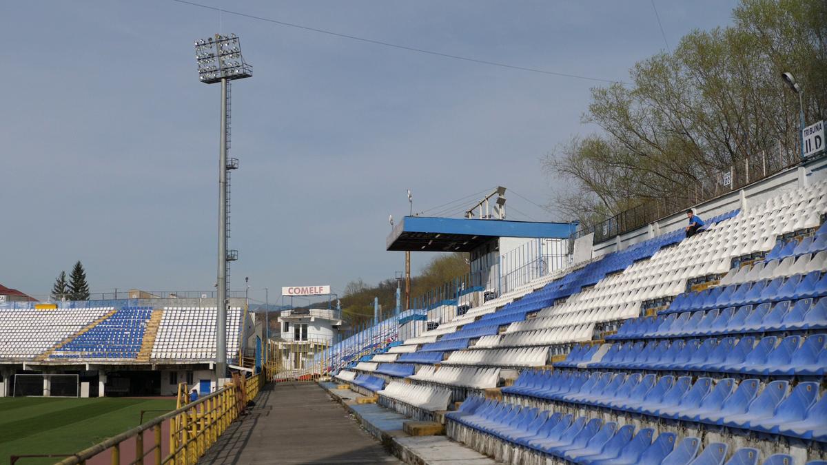 Centenarul „Vampirilor” în paragină și mediocritate » Așa arată astăzi stadionul pe care tremurau granzii: mâncat de mucegai, cu pereți scorojiți și geamuri sparte