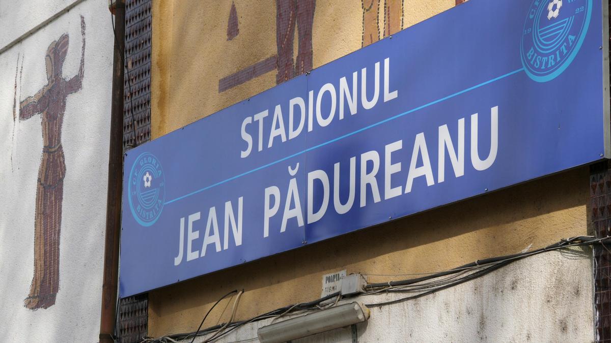 Centenarul „Vampirilor” în paragină și mediocritate » Așa arată astăzi stadionul pe care tremurau granzii: mâncat de mucegai, cu pereți scorojiți și geamuri sparte