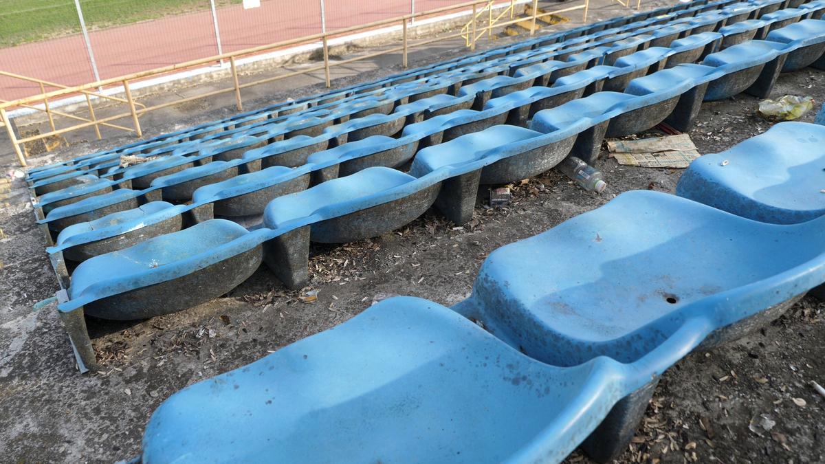 Centenarul „Vampirilor” în paragină și mediocritate » Așa arată astăzi stadionul pe care tremurau granzii: mâncat de mucegai, cu pereți scorojiți și geamuri sparte