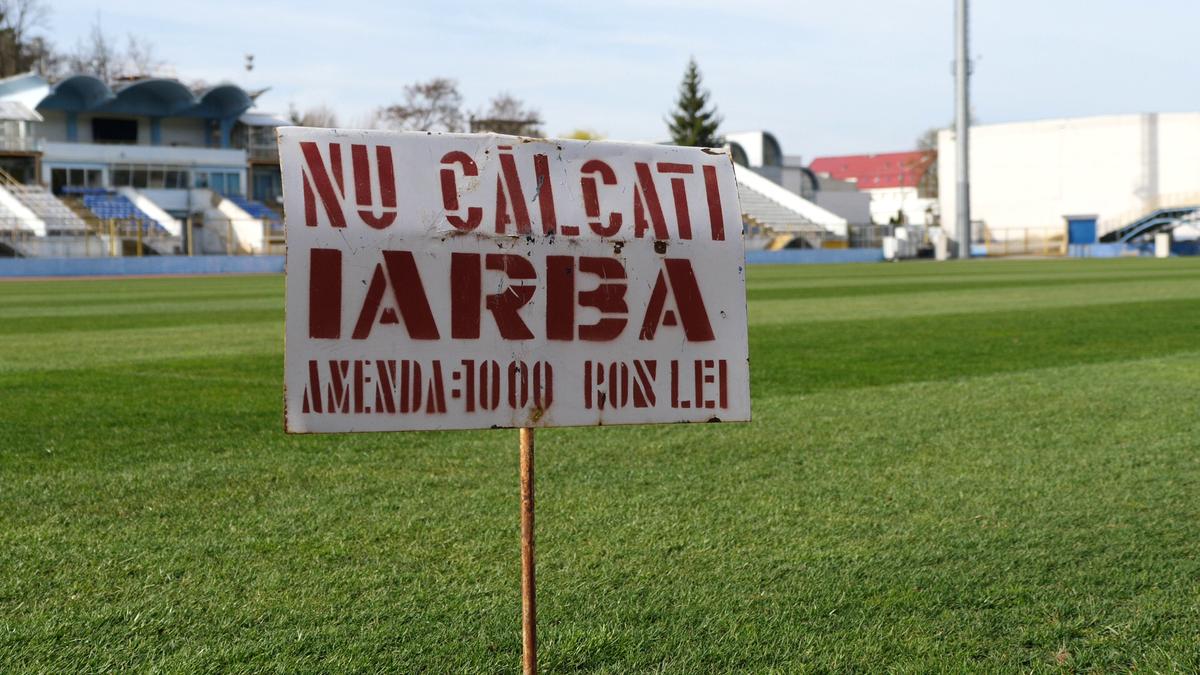 Centenarul „Vampirilor” în paragină și mediocritate » Așa arată astăzi stadionul pe care tremurau granzii: mâncat de mucegai, cu pereți scorojiți și geamuri sparte
