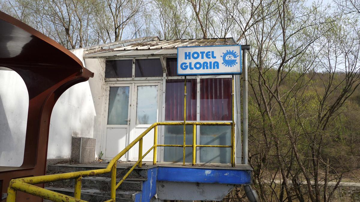 Centenarul „Vampirilor” în paragină și mediocritate » Așa arată astăzi stadionul pe care tremurau granzii: mâncat de mucegai, cu pereți scorojiți și geamuri sparte