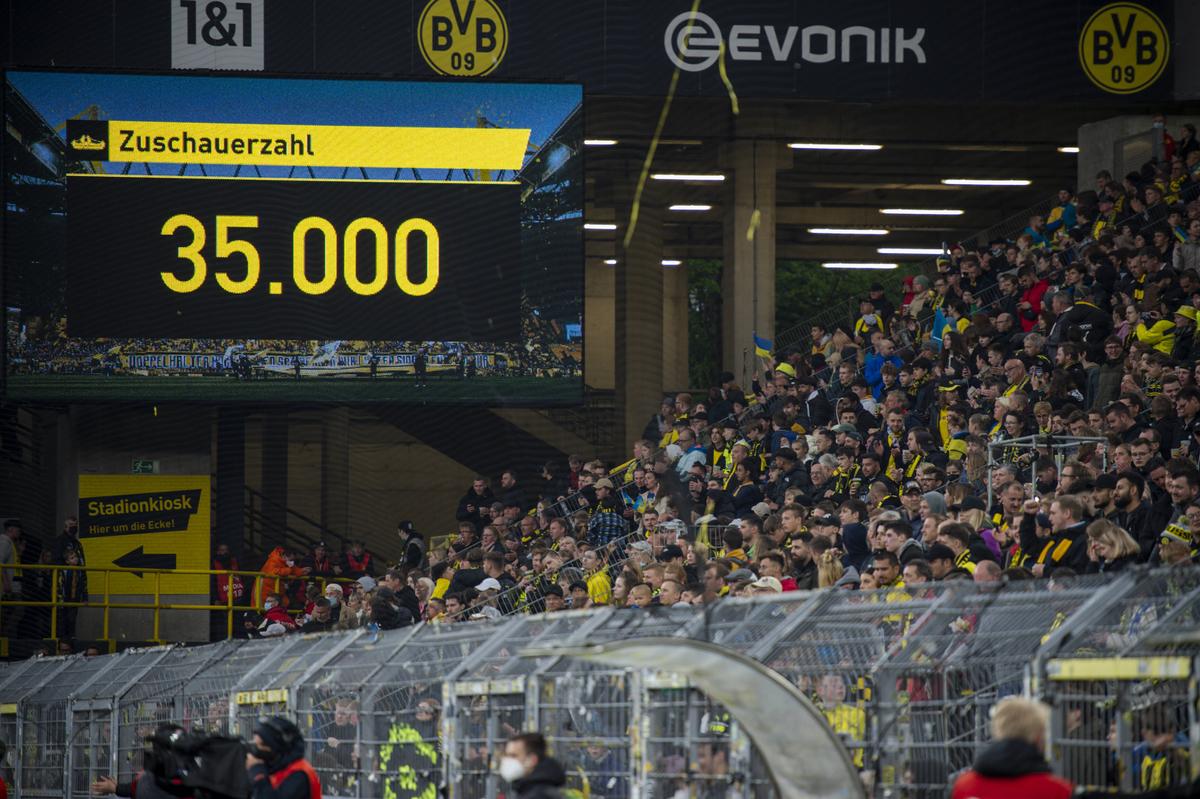 Mircea Lucescu, victorie în amicalul caritabil contra lui Dortmund » Momente emoționante + suma impresionantă strânsă din donațiile fanilor