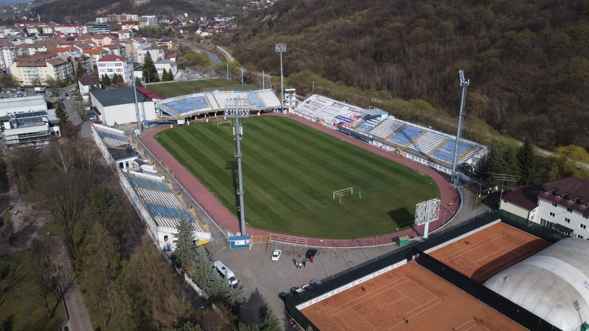 Centenarul „Vampirilor” în paragină și mediocritate » Așa arată astăzi stadionul pe care tremurau granzii: mâncat de mucegai, cu pereți scorojiți și geamuri sparte