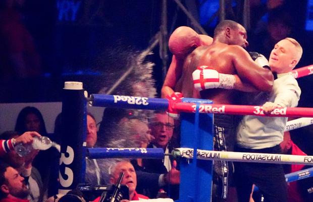 Whyte acuză că Fury l-a învins cu o manevră neregulamentară: „Groaznică decizia arbitrului, vreau revanșa!”