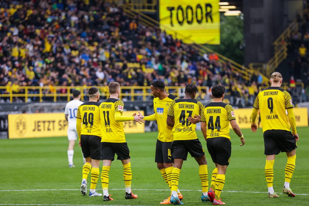 Mircea Lucescu, victorie în amicalul caritabil contra lui Dortmund » Momente emoționante + suma impresionantă strânsă din donațiile fanilor