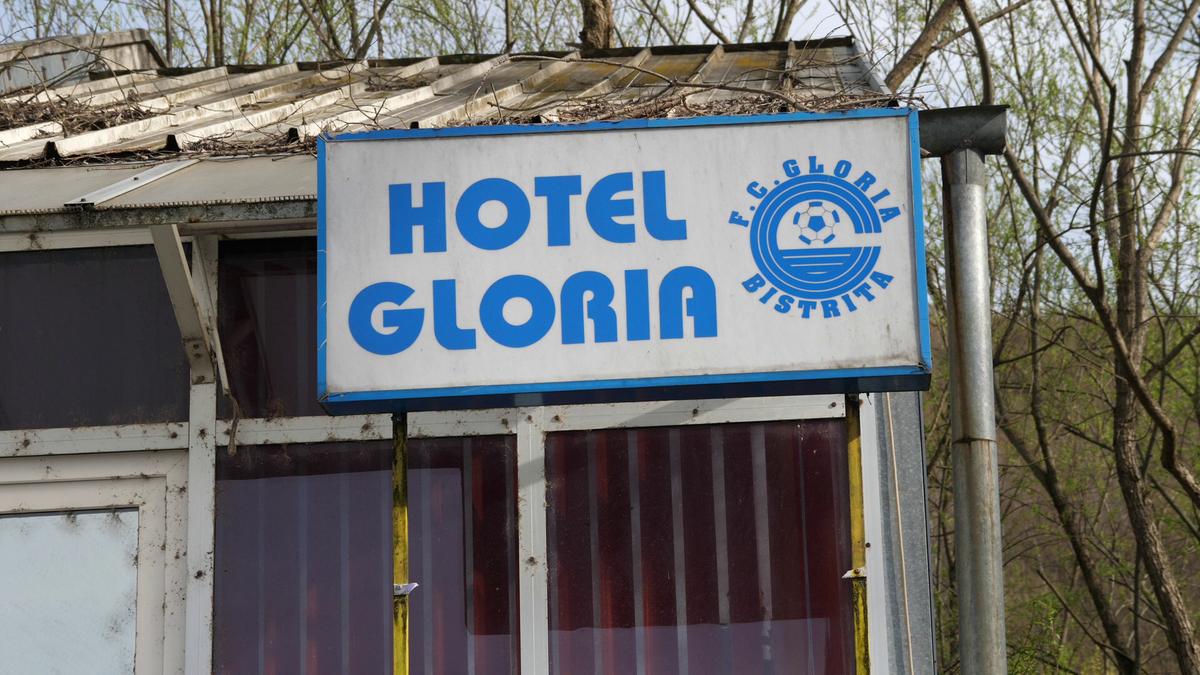 Centenarul „Vampirilor” în paragină și mediocritate » Așa arată astăzi stadionul pe care tremurau granzii: mâncat de mucegai, cu pereți scorojiți și geamuri sparte