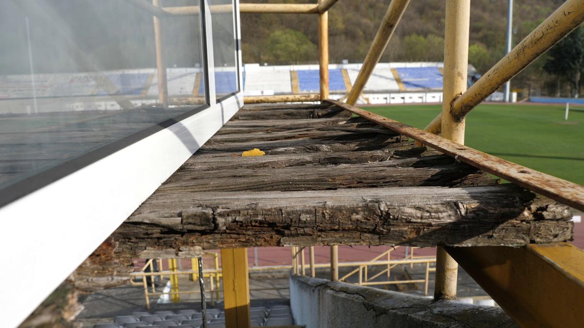 Centenarul „Vampirilor” în paragină și mediocritate » Așa arată astăzi stadionul pe care tremurau granzii: mâncat de mucegai, cu pereți scorojiți și geamuri sparte