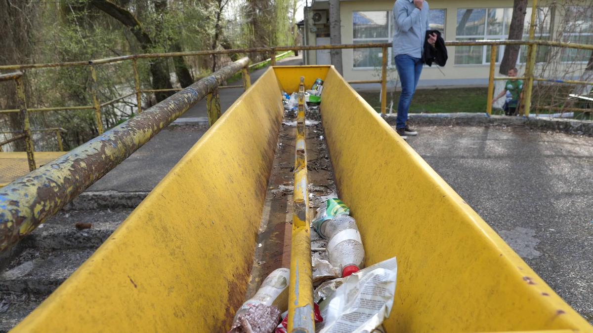 Centenarul „Vampirilor” în paragină și mediocritate » Așa arată astăzi stadionul pe care tremurau granzii: mâncat de mucegai, cu pereți scorojiți și geamuri sparte