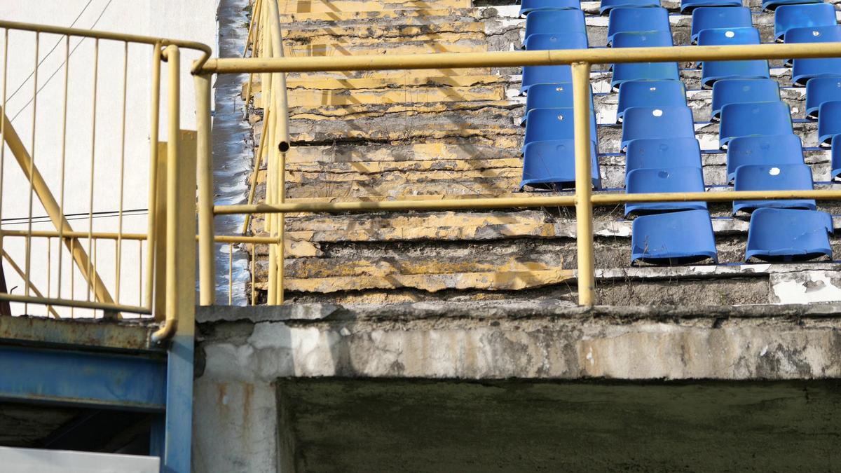 Centenarul „Vampirilor” în paragină și mediocritate » Așa arată astăzi stadionul pe care tremurau granzii: mâncat de mucegai, cu pereți scorojiți și geamuri sparte