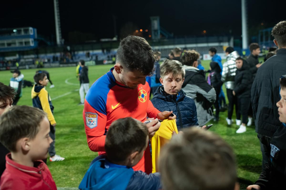 Cum au sărbătorit jucătorii de la FCSB victoria cu Farul