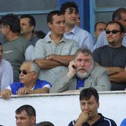 Adrian Păunescu, în tribună la meciul Craiovei