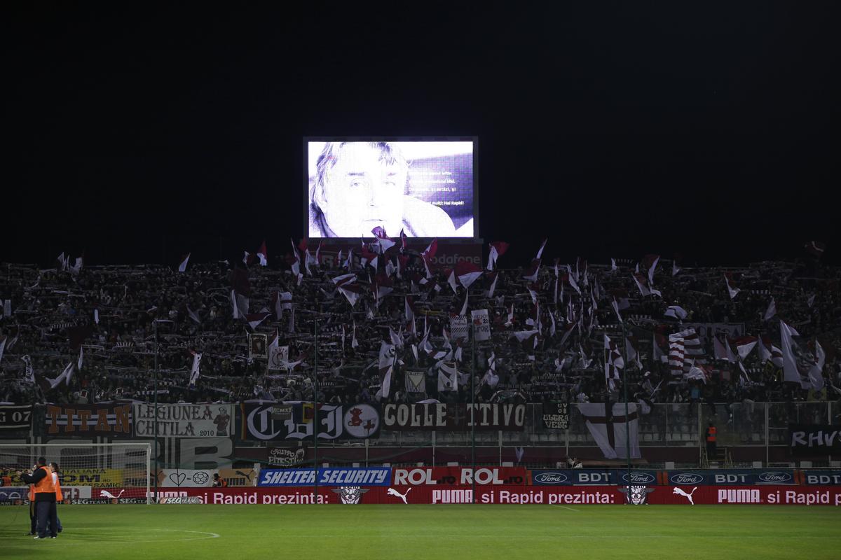 S-a aflat după 5 decenii » Adrian Păunescu a compus imnul Rapidului, apoi pe cel al Craiovei Maxima, dar în suflet era roș-albastru: „Steaua este iubirea mea!"