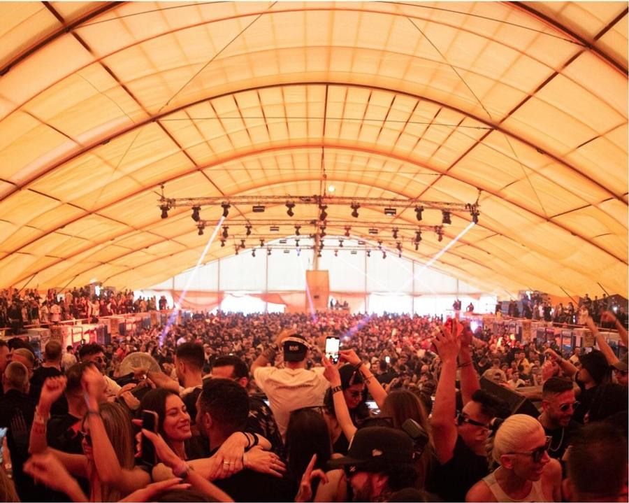 Peste 10.000 de turiști străini vin în România pentru cea de-a treizecea ediție a festivalului de muzică electronică Sunwaves