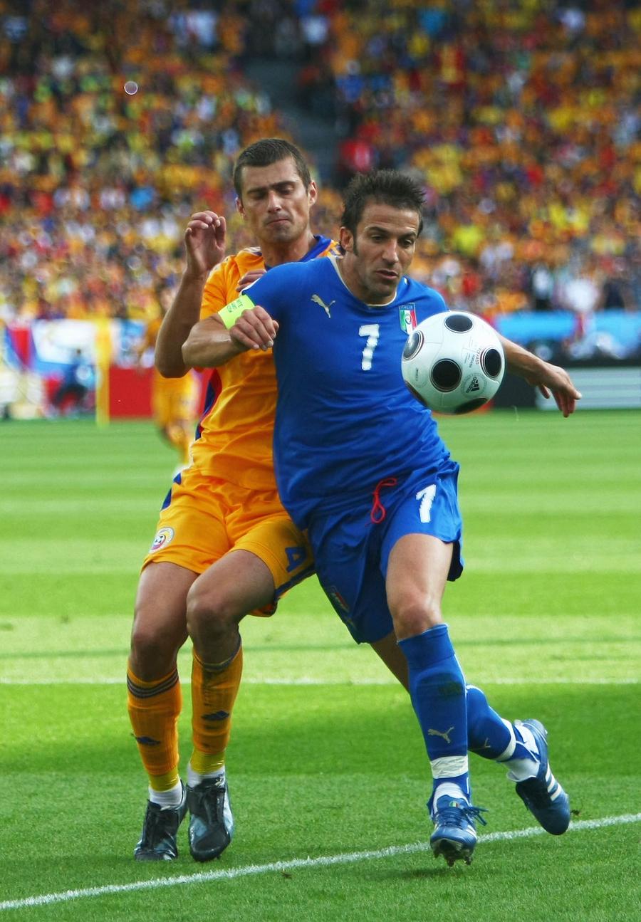 Tamaș contra Del Piero, duel de la Euro 2008 Dezvăluirile lui Gabi Tamaș despre escapada din hotelul naționalei: „Am fost mai mulți la șpriț, dar doar eu și cu Mutu am fost excluși” + povestea neștiută a pumnilor dați și luați în Anglia
