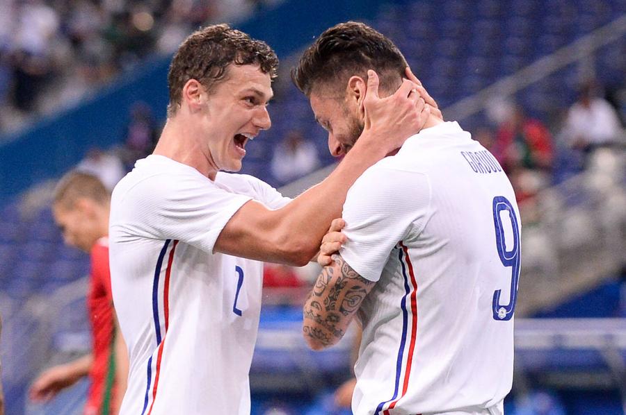 Benjamin Pavard și Olivier Giroud sunt colegi la naționala Franței. Foto: Imago Images Debandadă totală! În plină criză, doi jucători de la Bayern s-au afișat în vestiarul Milanului