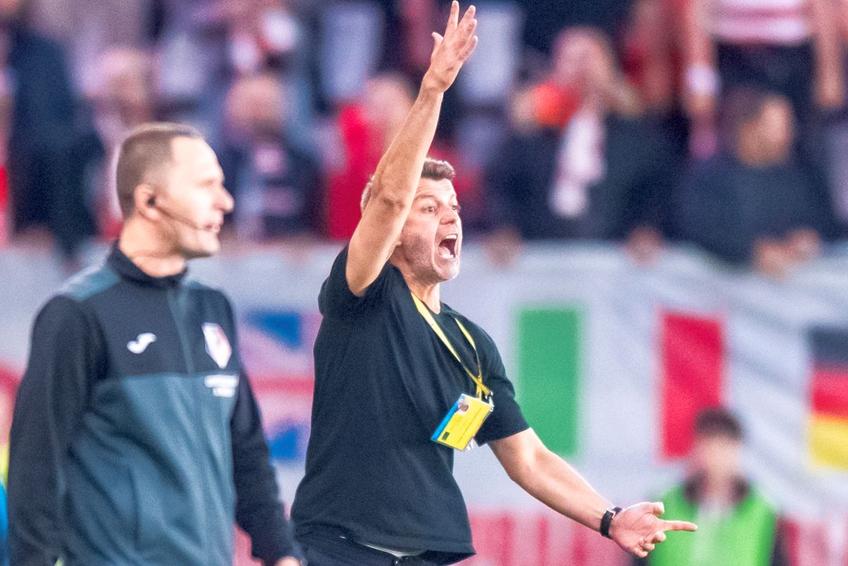 Creditat cu șanse minime de reușită, 
Ovidiu Burcă a luat-o pe Dinamo din subsolul clasamentului și a adus-o direct în bătălia pentru promovare / foto: Raed Krishan