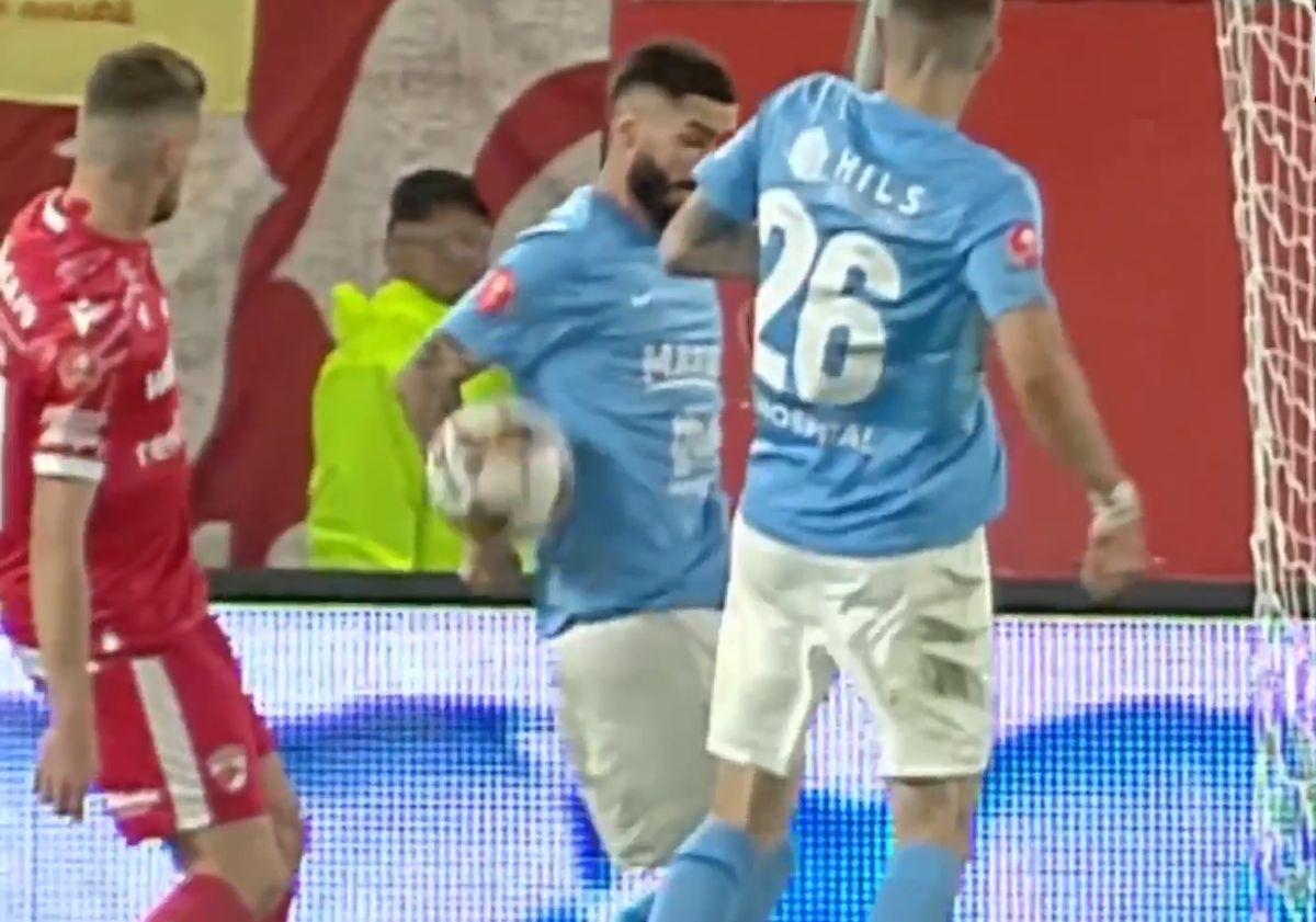 Penalty anulat în Dinamo - FC Voluntari