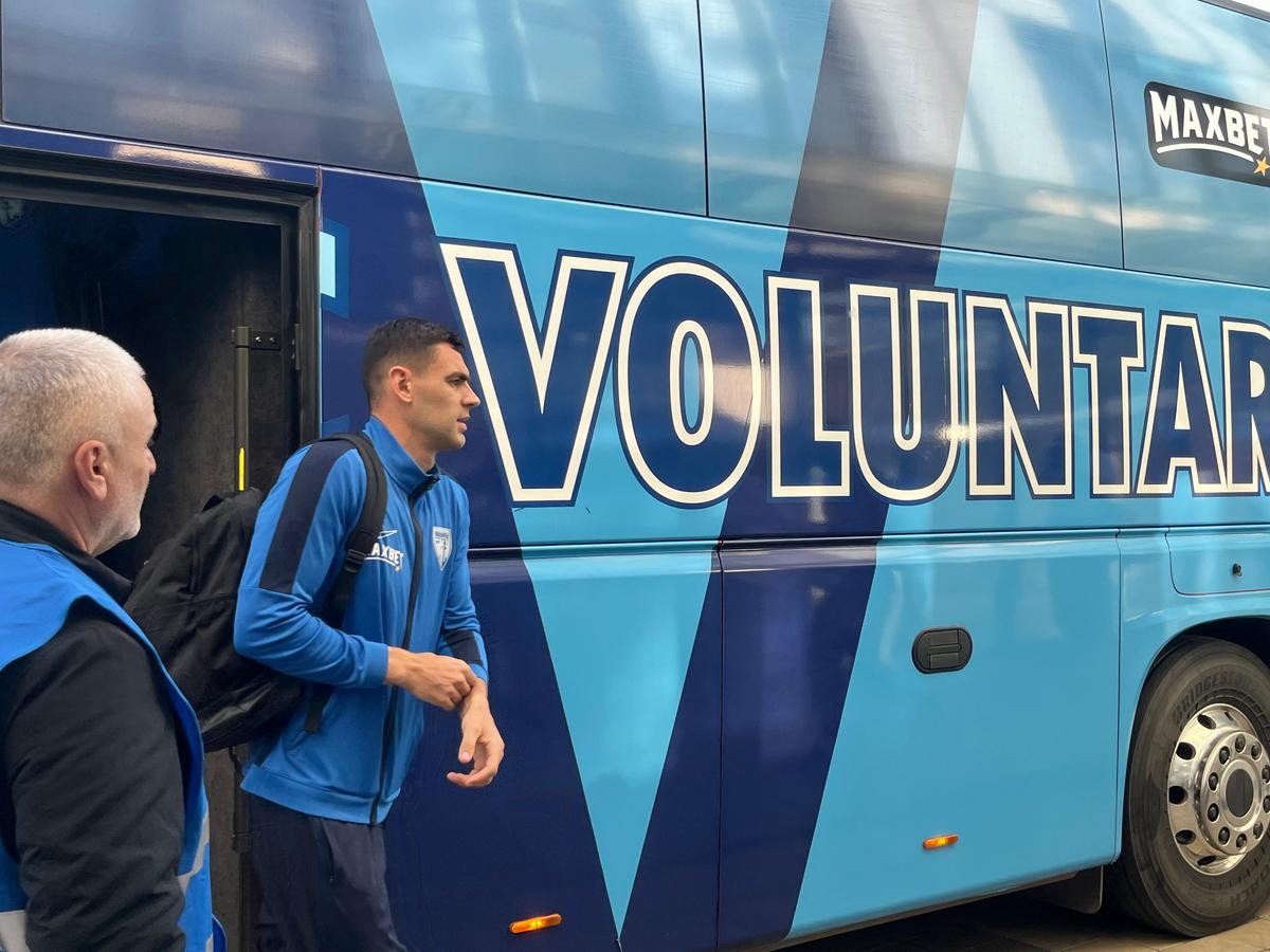 Înainte de Dinamo - Voluntari