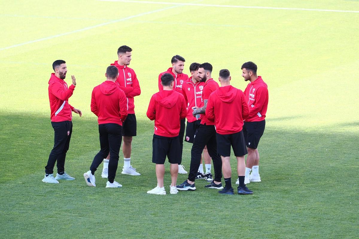 Înainte de Dinamo - Voluntari