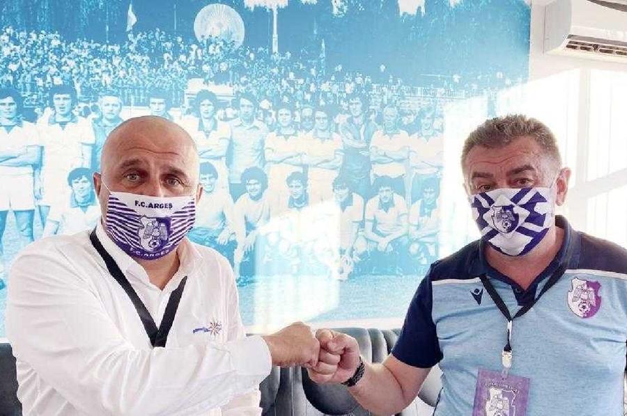 Viorel Tudose și primarul Gentea, în urmă cu mai mulți ani / Sursă: Facebook „E falimentul unui proiect!” » Acuzații frontale la clubul de tradiție: „S-a întâmplat ceva în vestiar, trebuie să scăpăm de unele elemente!”